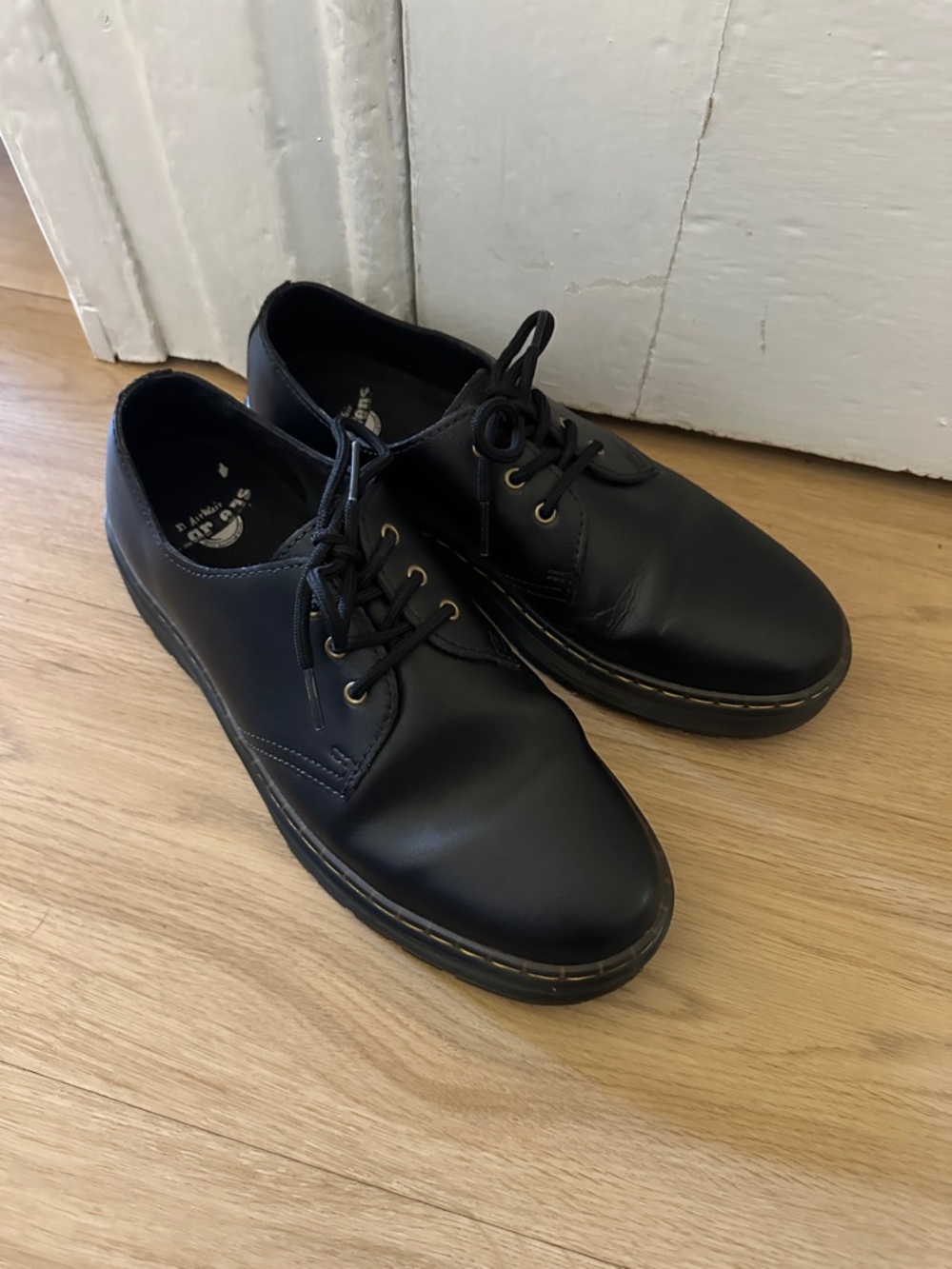 Dr. Marten Unisex Black Lace-Up Shoes - Classic Casual Oxford